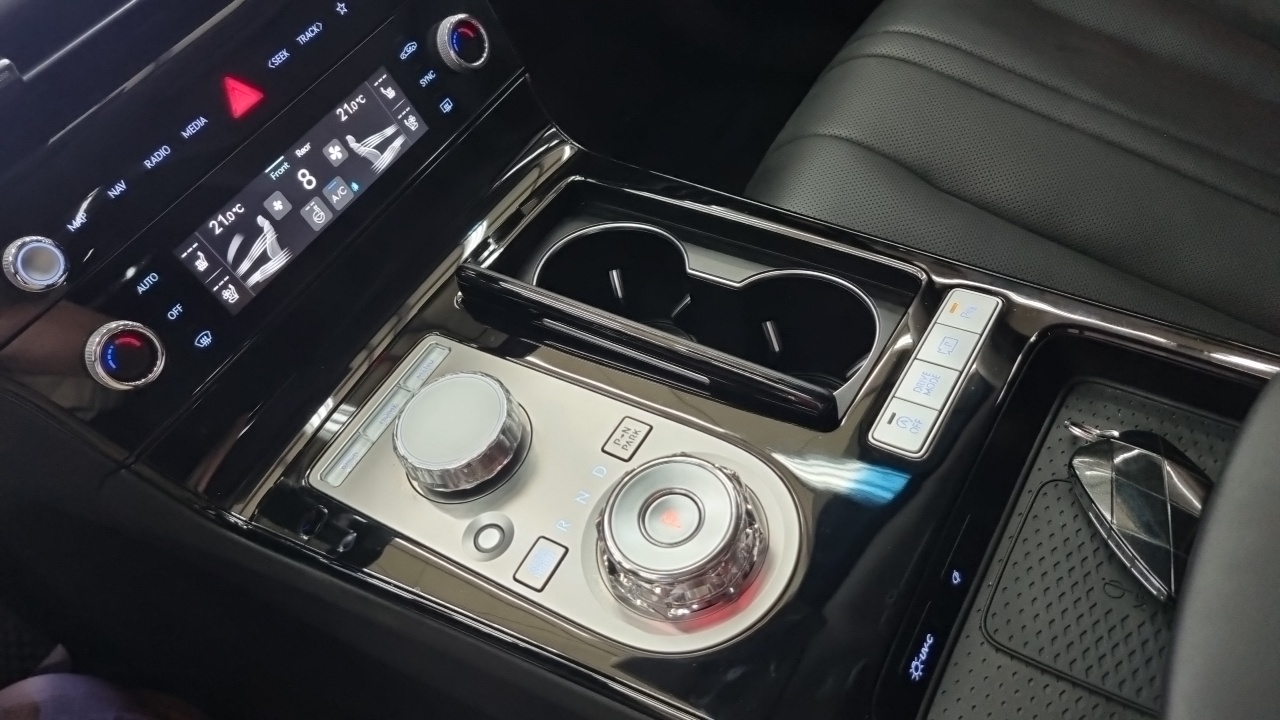 Genesis G80 (RG3) Gasoline 2.5 Turbo AWD 2025 — фото 9