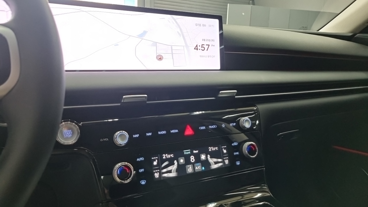 Genesis G80 (RG3) Gasoline 2.5 Turbo AWD 2025 — фото 17
