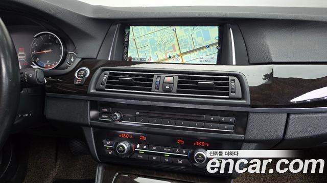 BMW 5 Series (F10) 528i xDrive M Aero Dynamic 2016 — фото 13