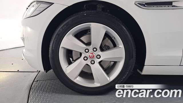 Jaguar XF (X260) 25t Prestige 2018 — фото 5