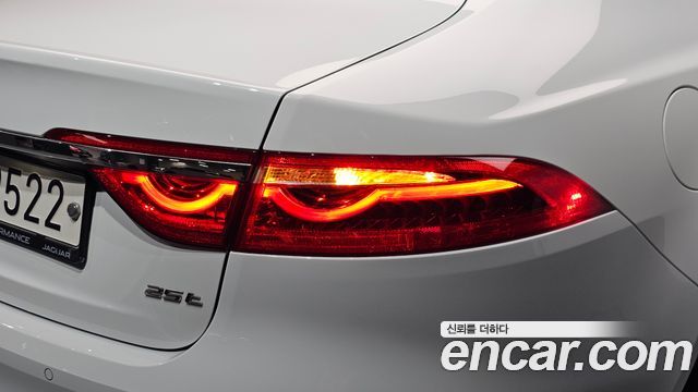 Jaguar XF (X260) 25t Prestige 2018 — фото 23