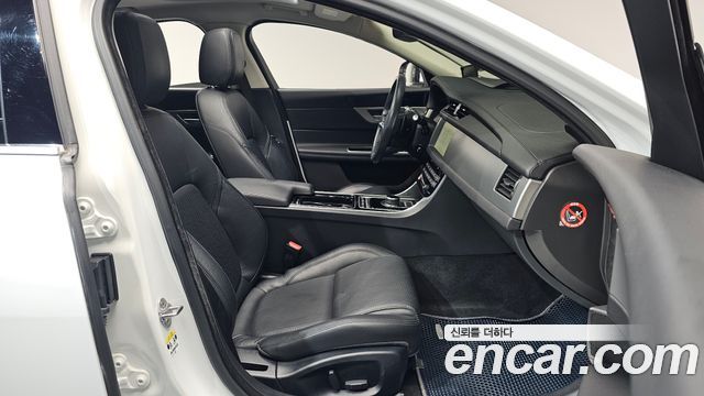 Jaguar XF (X260) 25t Prestige 2018 — фото 26