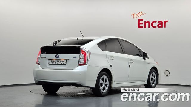 Toyota Prius 1.8 E 2013 — фото 2