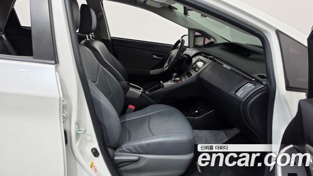 Toyota Prius 1.8 E 2013 — фото 11