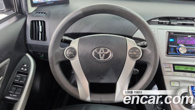 Toyota Prius 1.8 E 2013 — фото 13