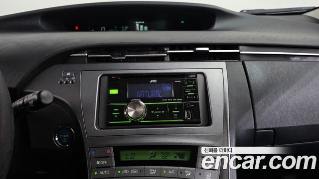 Toyota Prius 1.8 E 2013 — фото 16