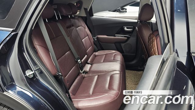 Kia Niro 1.6 HEV Noblesse Special 2020 — фото 11