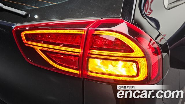 Kia Niro 1.6 HEV Noblesse Special 2020 — фото 23
