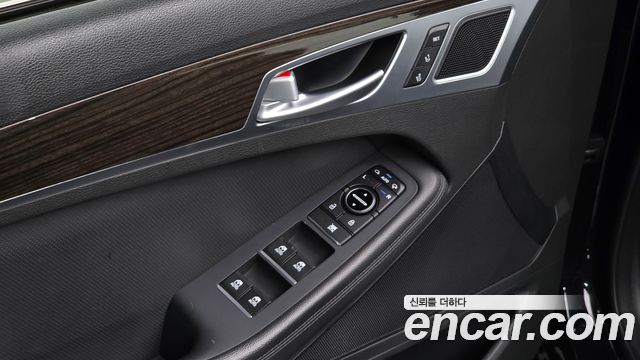 Genesis G80 3.3 GDI AWD Luxury 2017 — фото 16