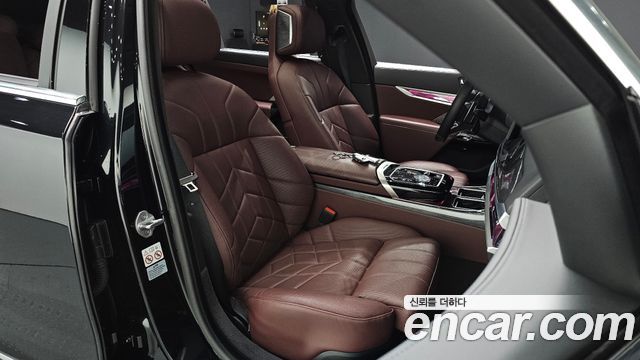 BMW 7 Series (G70) 740d xDrive M Sport 2024 — фото 10