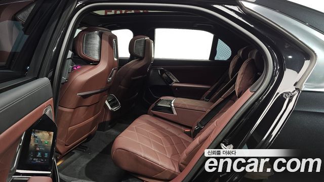 BMW 7 Series (G70) 740d xDrive M Sport 2024 — фото 12
