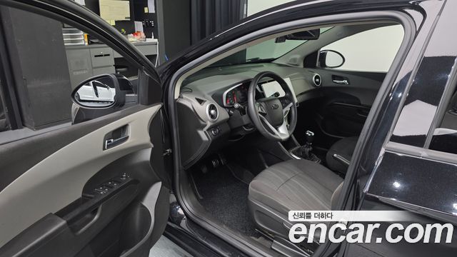 Chevrolet Aveo Hatchback 1.4 Turbo LS 2017 — фото 10