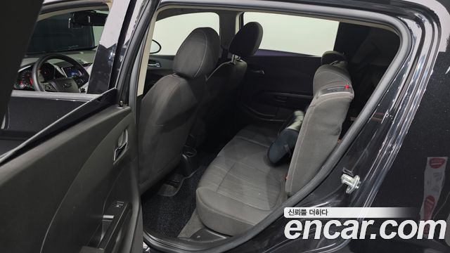 Chevrolet Aveo Hatchback 1.4 Turbo LS 2017 — фото 12