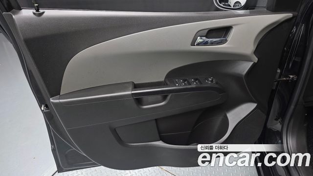 Chevrolet Aveo Hatchback 1.4 Turbo LS 2017 — фото 24