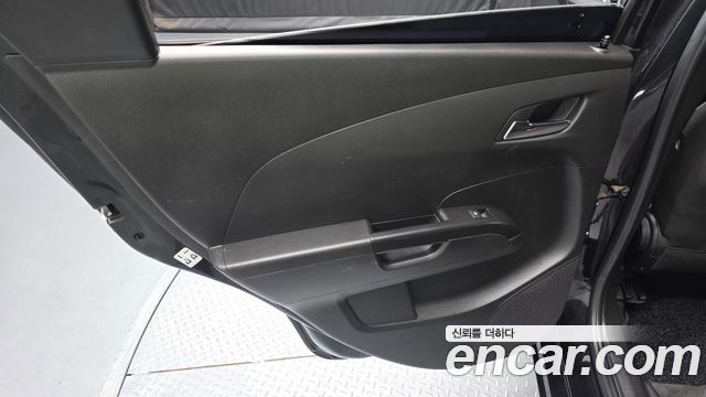 Chevrolet Aveo Hatchback 1.4 Turbo LS 2017 — фото 25
