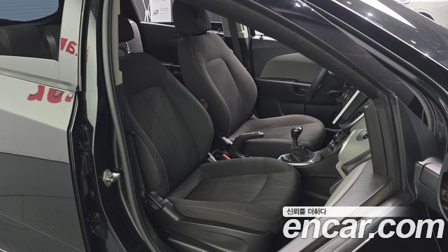 Chevrolet Aveo Hatchback 1.4 Turbo LS 2017 — фото 26