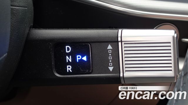 Hyundai Grandeur (GN7) 2,5 Gasoline 2WD Premium 2023 — фото 9