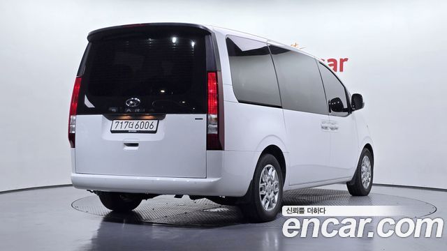 Hyundai Staria 4WD Tourer 11-Seater Modern 2023 — фото 2