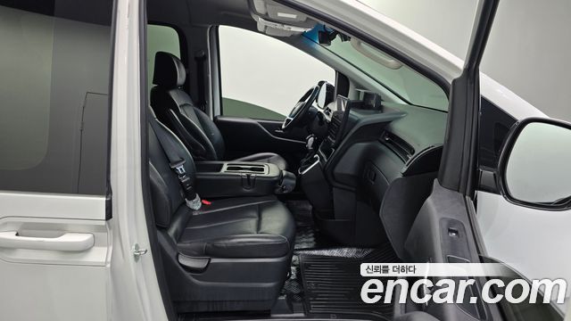 Hyundai Staria 4WD Tourer 11-Seater Modern 2023 — фото 11