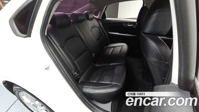 Kia K3 Luxury 2020 — фото 11