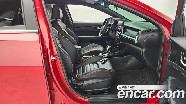 Kia K3 (II) 1.6 Turbo GT 5Door Signature 2022 — фото 32