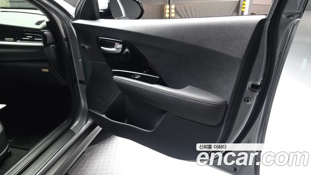 Kia Niro EV Prestige 2022 — фото 24