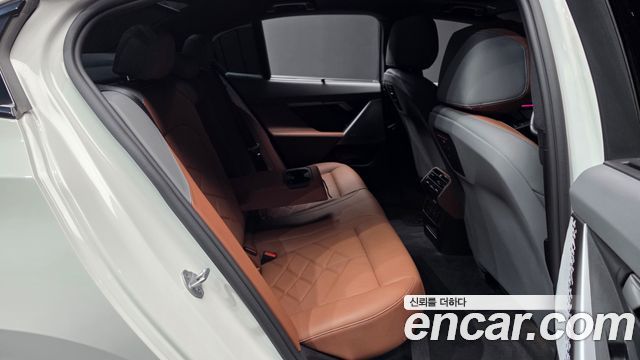 BMW 5 Series (G60) 530i xDrive M Sport 2025 — фото 12