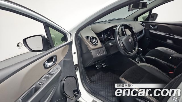 Renault Korea Clio Intens 2019 — фото 10
