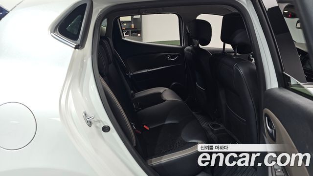 Renault Korea Clio Intens 2019 — фото 11
