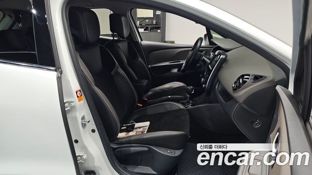 Renault Korea Clio Intens 2019 — фото 12