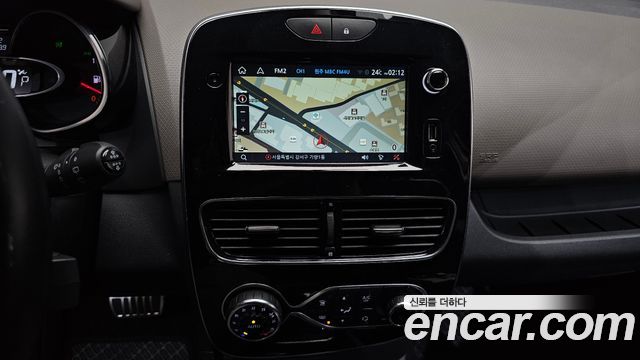 Renault Korea Clio Intens 2019 — фото 14