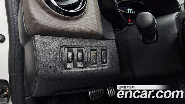Renault Korea Clio Intens 2019 — фото 16