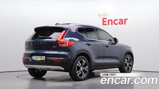 Volvo XC40 B4 Inscription 2022 — фото 2