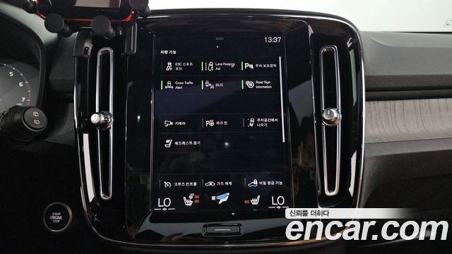 Volvo XC40 B4 Inscription 2022 — фото 16