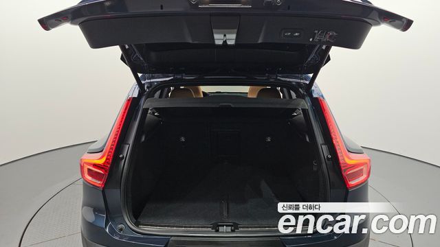 Volvo XC40 B4 Inscription 2022 — фото 20