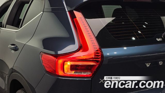 Volvo XC40 B4 Inscription 2022 — фото 23