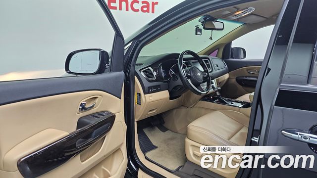 Kia Carnival 9-Seater Prstige 2020 — фото 10