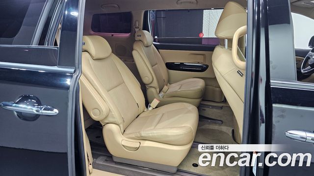 Kia Carnival 9-Seater Prstige 2020 — фото 11