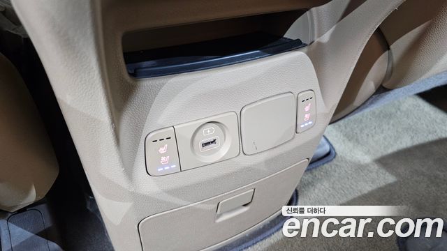 Kia Carnival 9-Seater Prstige 2020 — фото 18