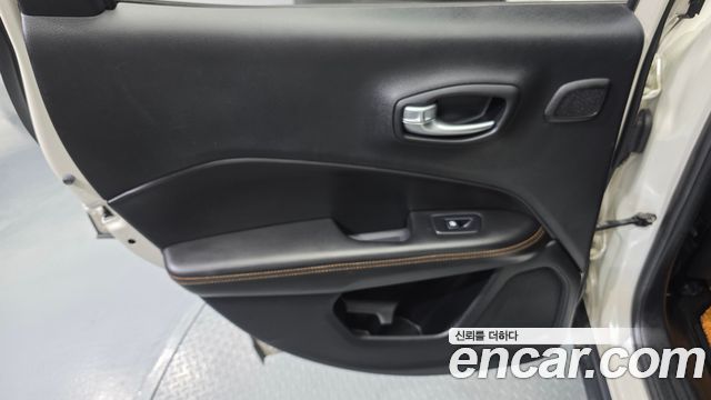 Jeep Compass (II) 2.4 Limitied AWD 2018 — фото 25