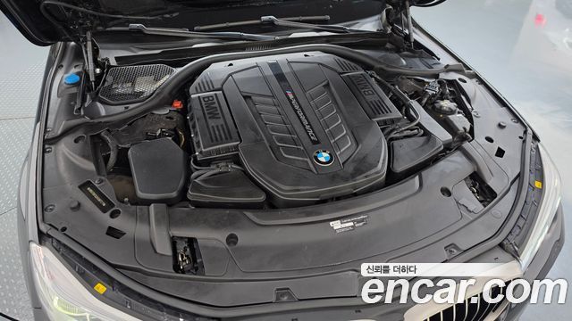 BMW 7 Series (G11) M760Li xDrive 2017 — фото 6