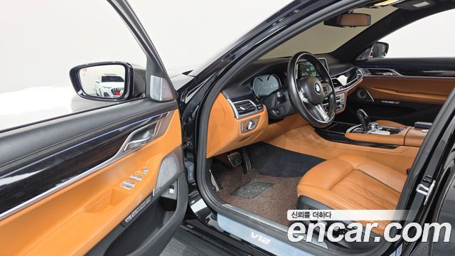 BMW 7 Series (G11) M760Li xDrive 2017 — фото 10