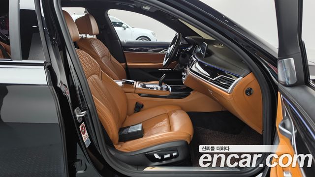 BMW 7 Series (G11) M760Li xDrive 2017 — фото 26