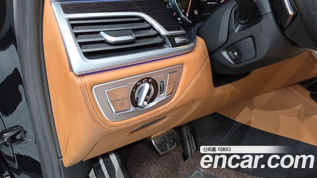 BMW 7 Series (G11) M760Li xDrive 2017 — фото 30