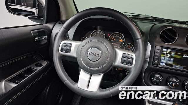 Jeep Compass 2.4 Limited 1st 2015 — фото 13