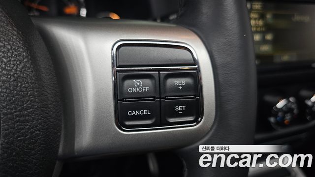 Jeep Compass 2.4 Limited 1st 2015 — фото 17