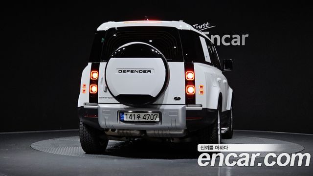 Land Rover Defender (L663) 110 D250 SE 2022 — фото 4