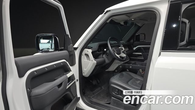 Land Rover Defender (L663) 110 D250 SE 2022 — фото 10