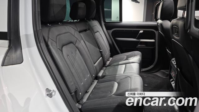 Land Rover Defender (L663) 110 D250 SE 2022 — фото 11