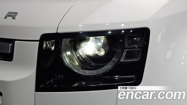 Land Rover Defender (L663) 110 D250 SE 2022 — фото 22
